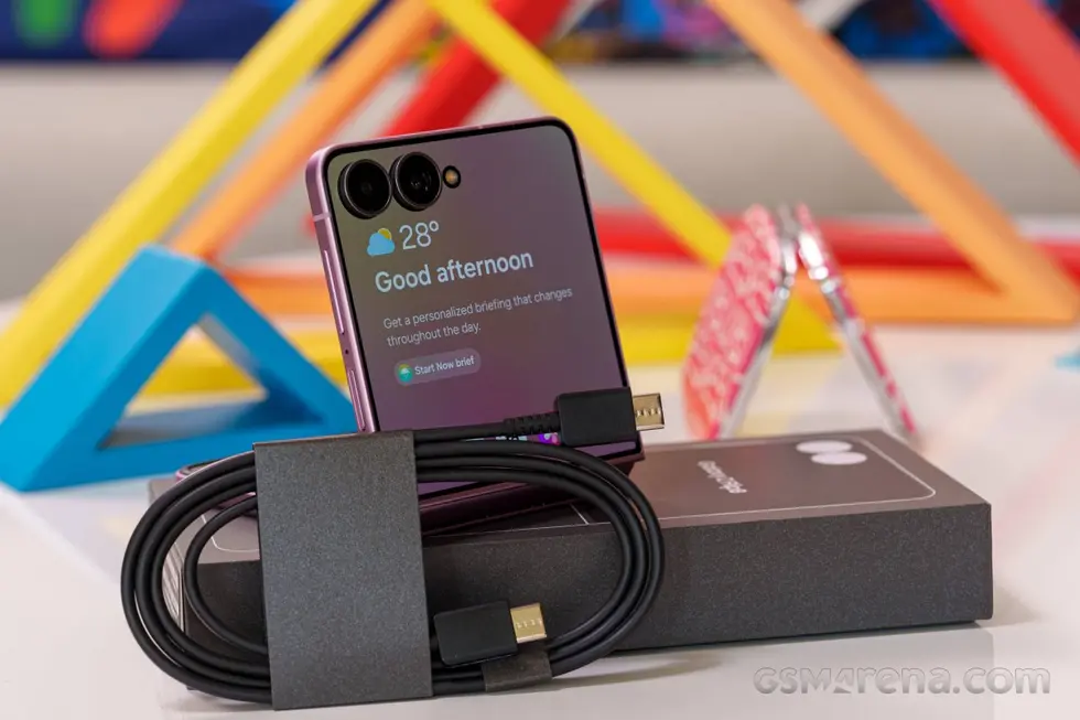 Распаковка Samsung Galaxy Z Flip8