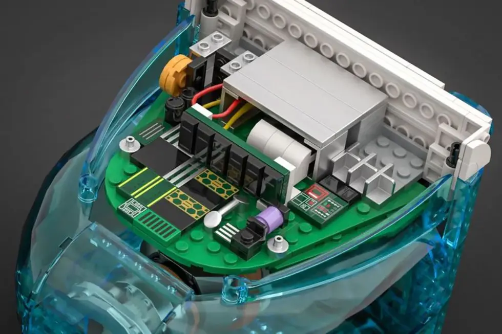 LEGO рассматривает набор Bondi Blue iMac G3