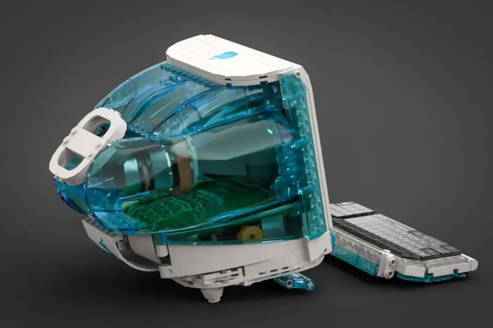 LEGO рассматривает набор Bondi Blue iMac G3
