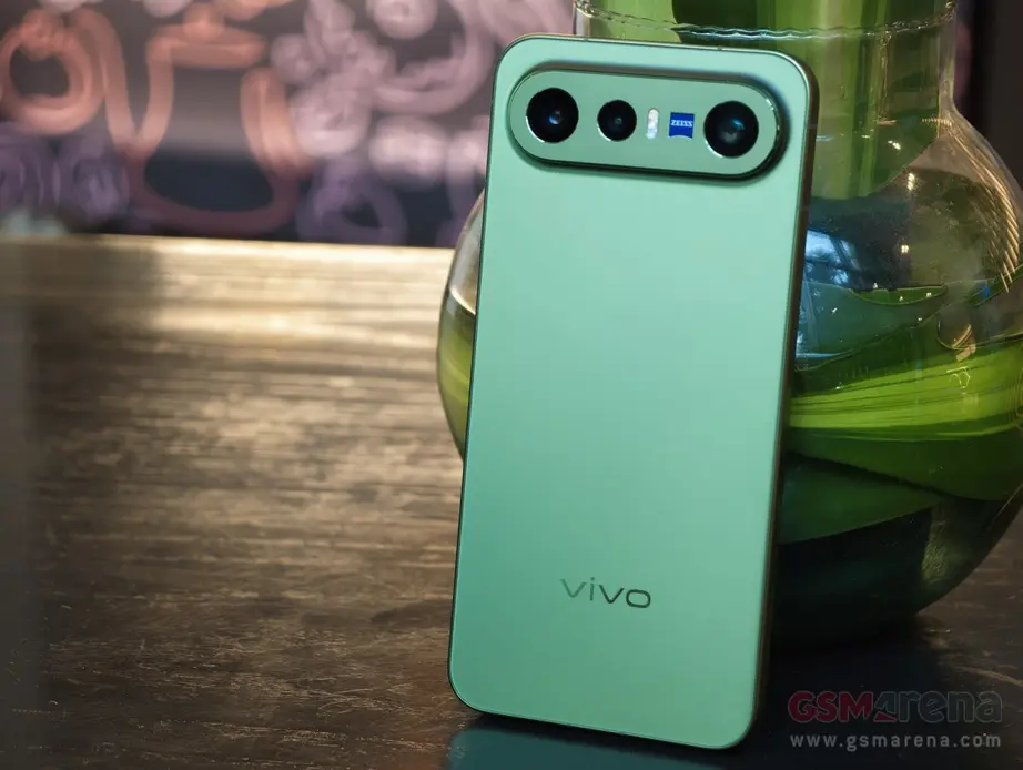 Живой взгляд на vivo X300 FE в эксклюзивном цвете Urban Olive для индийского рынка