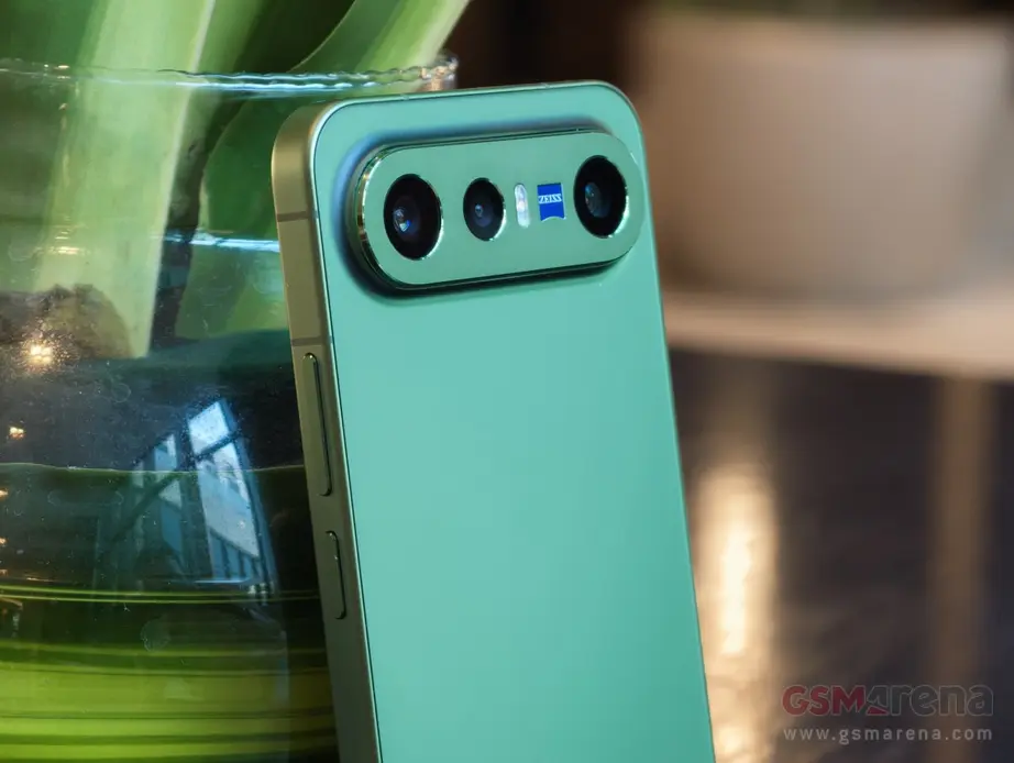 Живой взгляд на vivo X300 FE в эксклюзивном цвете Urban Olive для индийского рынка