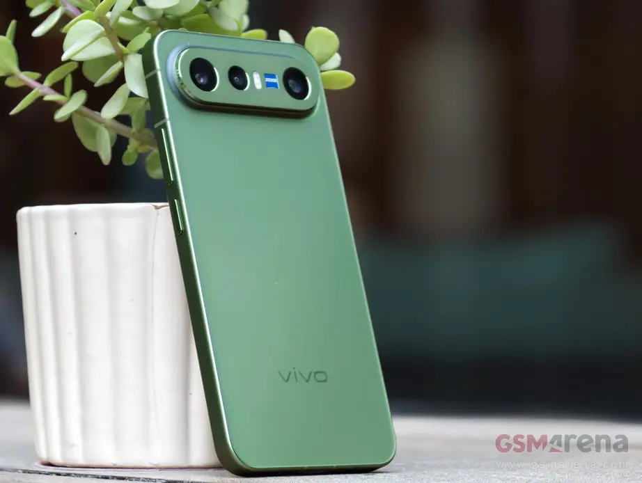 Живой взгляд на vivo X300 FE в эксклюзивном цвете Urban Olive для индийского рынка