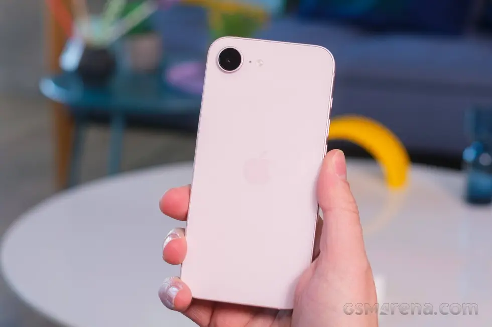 Обзор Apple iPhone 17e: стоит ли ждать новинку?