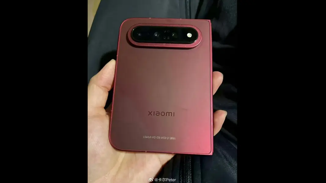 Утекли изображения Xiaomi 18 Fold до анонса: показан широкий складной дизайн в новом цвете