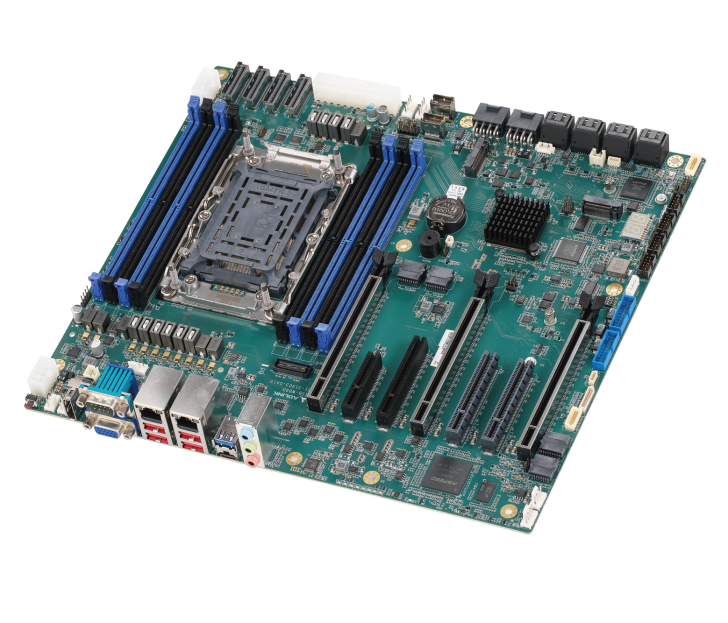 Первые фотографии материнской платы Intel W890, предназначенной для рабочих станций с процессорами 