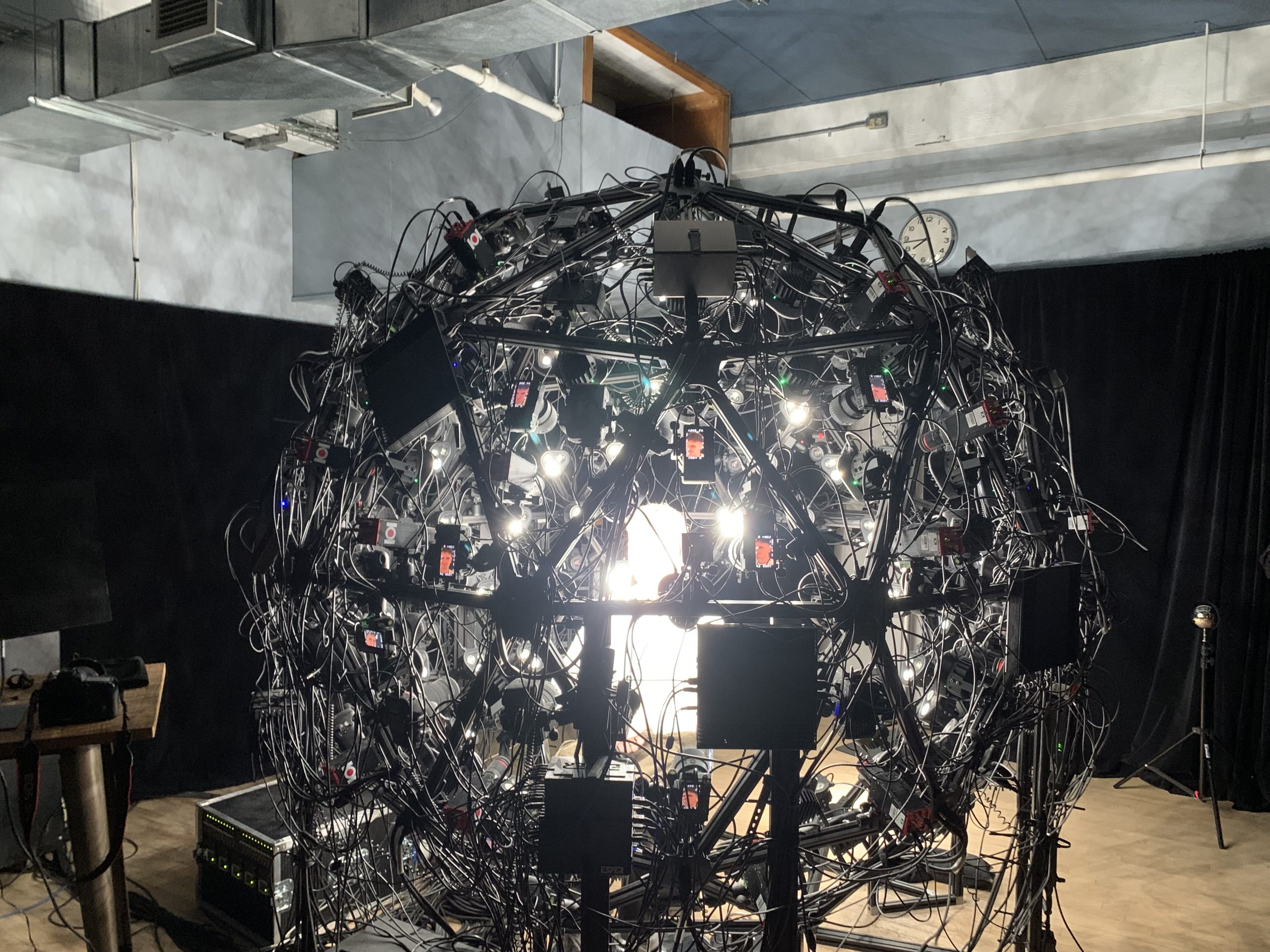 Отмечаем 10‑летие «Rainbow Six Siege» вместе со студией Ubisoft Montreal — интервью с Алексом Карпазисом и Джошуа Миллсом