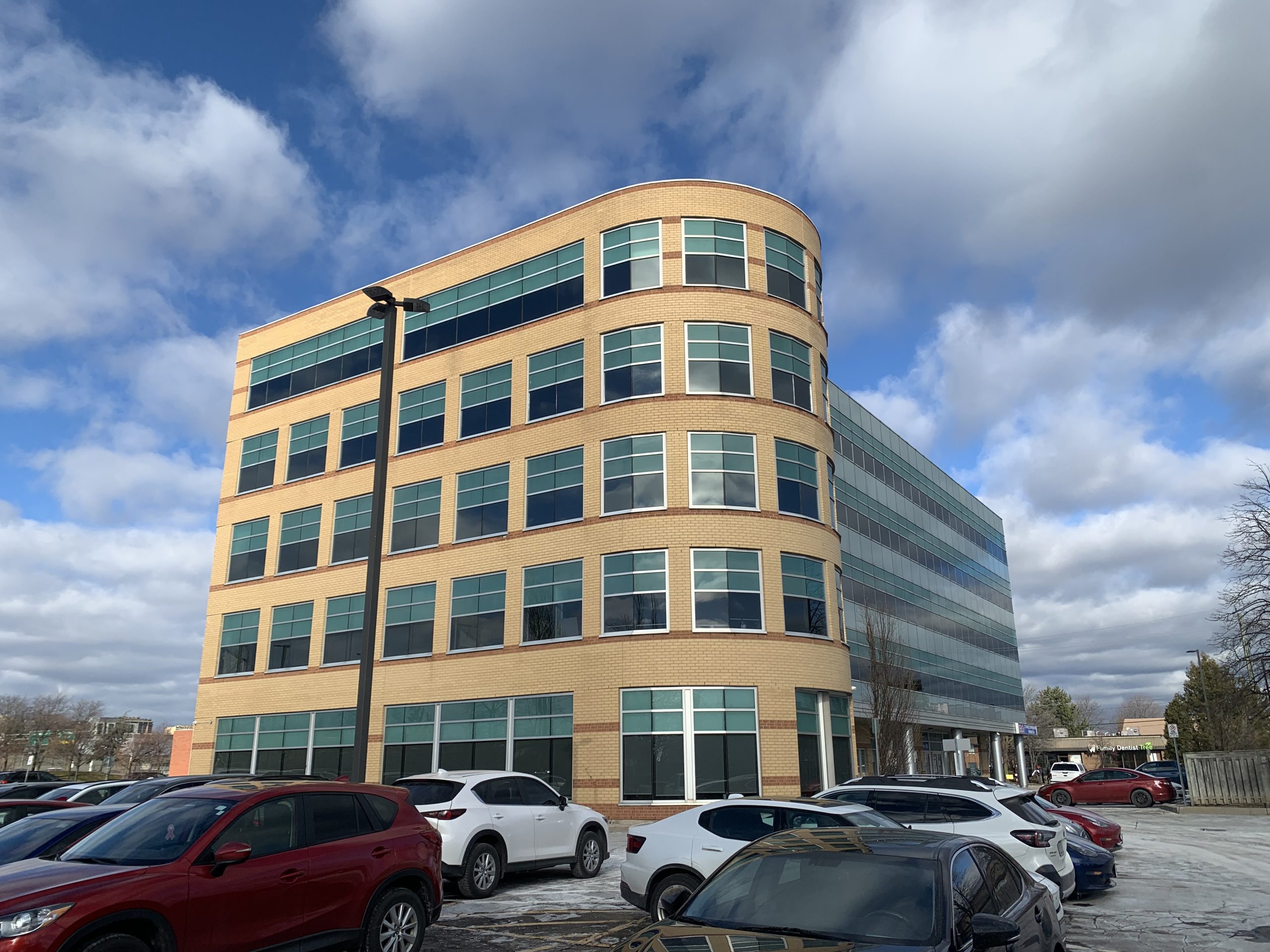 Канадское отделение CWA и торонтские разработчики игр протестуют у офиса Rockstar Toronto в знак солидарности с 34 уволенными сотрудниками