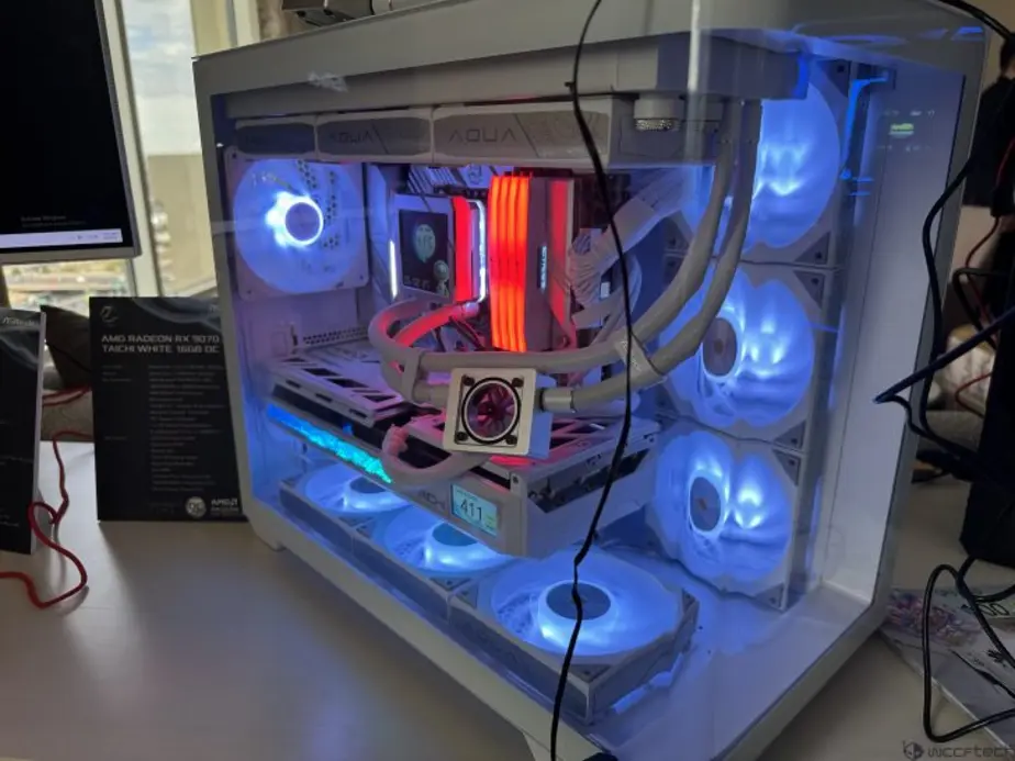 Обзор стенда ASRock на CES 2026: Потрясающие OLED-мониторы, масштабная линейка СЖО для всех, новые экономичные материнские платы Intel и AMD, а также улучшенная защита 16-контактного кабеля.