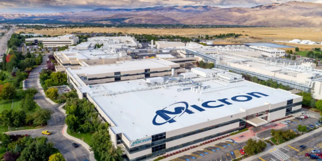 Micron идет на смелый шаг для расширения производства памяти, заключая масштабную сделку с тайваньской Powerchip по покупке полупроводникового завода для борьбы с дефицитом.