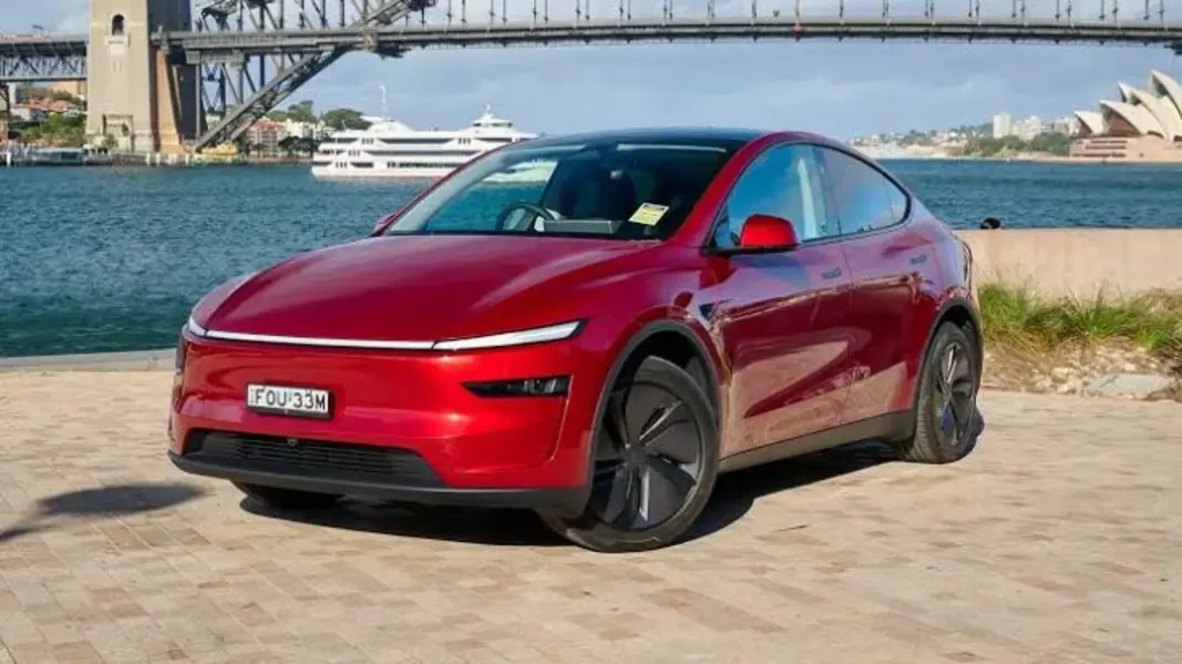 Tesla делает ставку на собственное производство чипов: Илон Маск подтвердил возобновление работы над Dojo3, а новый чип AI5 бросит вызов NVIDIA Blackwell благодаря лучшему соотношению производительности и цены.