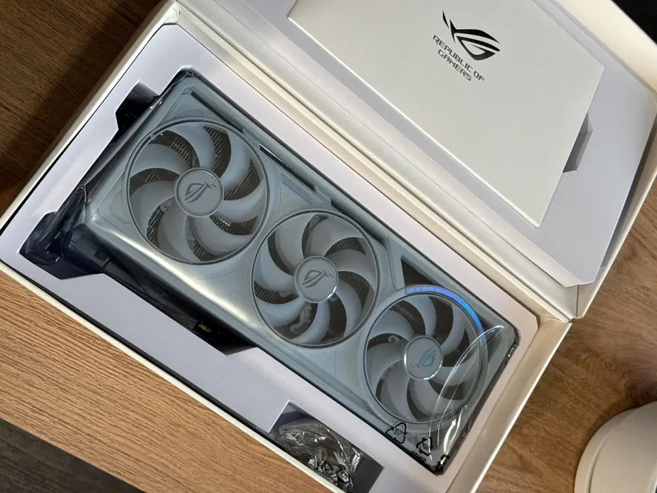 Пользователь бесплатно получил ROG Astral RTX 5080 от Amazon даже после возврата средств