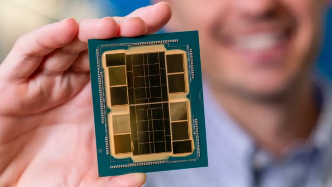 Intel представила подробности о чипах 14A/18A и возможностях продвинутой упаковки, раскрыв планы по привлечению заказов от ключевых клиентов к середине 2026 года.