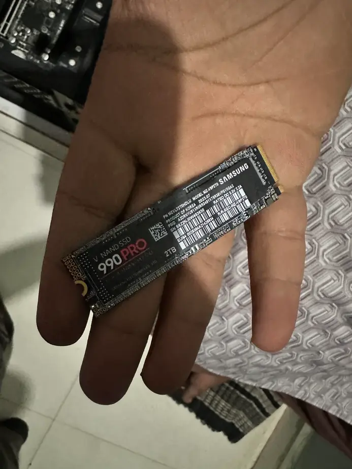 Пользователь стал жертвой мошенничества с поддельным SSD Samsung 990 PRO, который работает на скоростях «USB 2.0», но легко проходит проверку в Windows