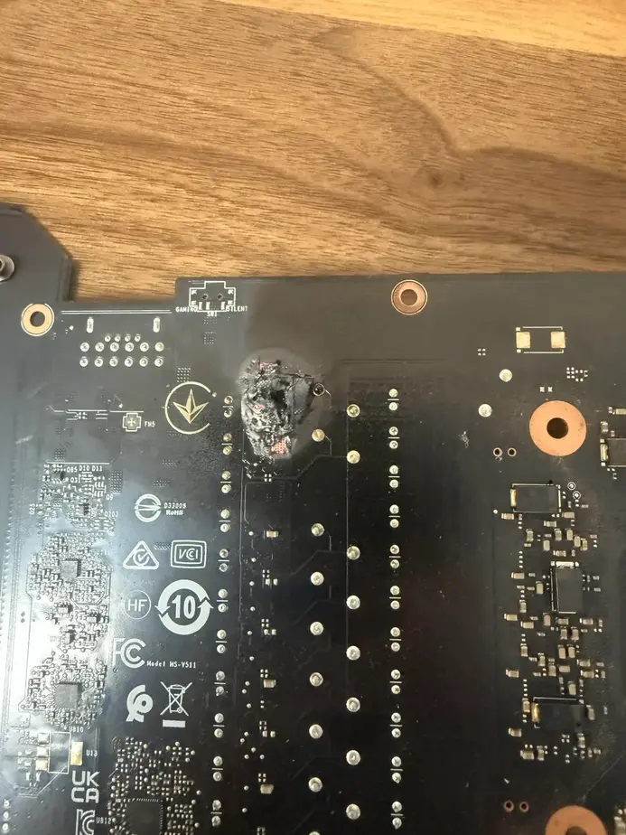 Короткое замыкание такой силы, что оно прожгло дыру в печатной плате GeForce RTX 4080 Super