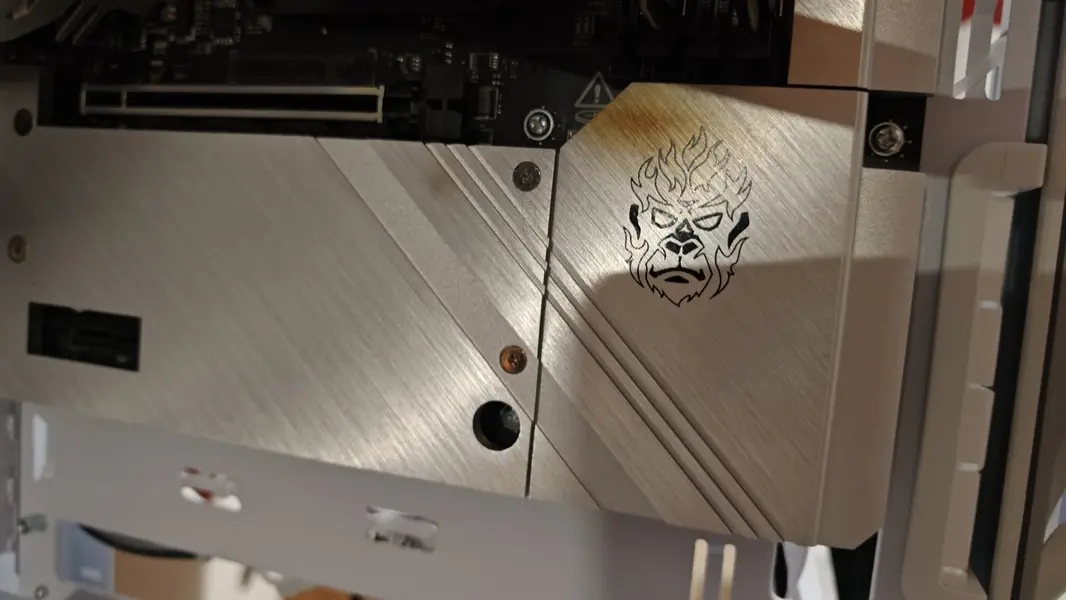 Пользователь запечатлел на камеру возгорание своей GeForce RTX 5090