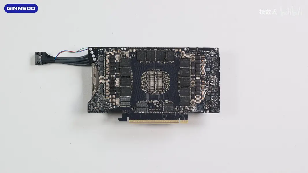 Замечена печатная плата NVIDIA RTX 6000D 84 GB: компоновка из 28 чипов GDDR7 по 3GB