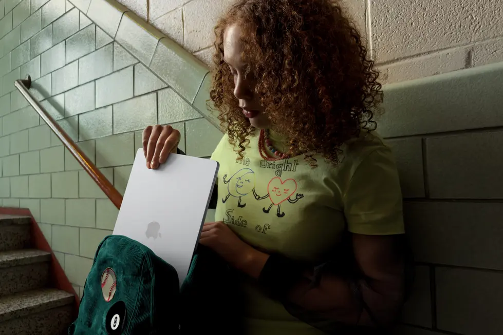 Apple представляет совершенно новый MacBook Pro Air M5: чипсет M5, 512 ГБ базовой памяти, более быстрый SSD, беспроводной чип N1, дисплей Liquid Retina и до 18 часов работы от батареи