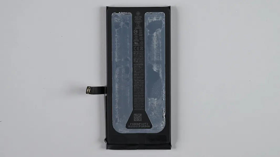 Разборка iPhone 17e показала, как Apple превратила установку MagSafe в iPhone 16e в минутное дело