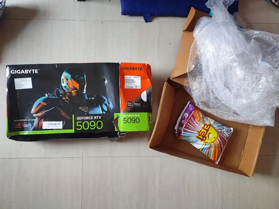 Пользователь отдал 3200 долларов за RTX 5090, но получил коробку со стиральным порошком за 2 доллара; Amazon отказывается от возврата средств