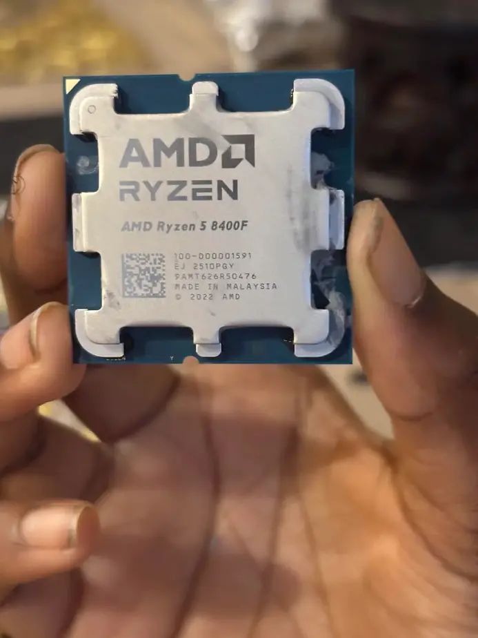 Пользователь заказал &laquo;стоковый кулер&raquo; AMD, а нашел в коробке процессор Ryzen 5 8400F