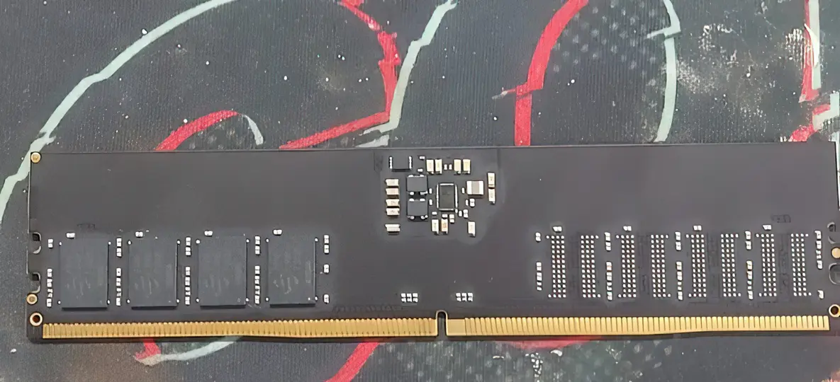 ASUS показала модифицированную память HUDIMM DDR5 для бюджетных ПК: «превращение» 24 ГБ в 12 ГБ и 16 ГБ в 8 ГБ с помощью «одного подканала»