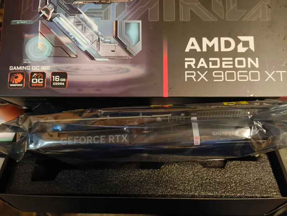 GIGABYTE перепутала кожухи GeForce и Radeon: покупатель в шоке от RTX 5060 Ti с брендингом AMD