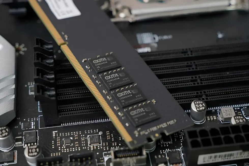 Китайские производители памяти ускоряют разработку DDR5, достигая скорости 8000 МТ/с и приближаясь к уровню Samsung, SK Hynix и Micron