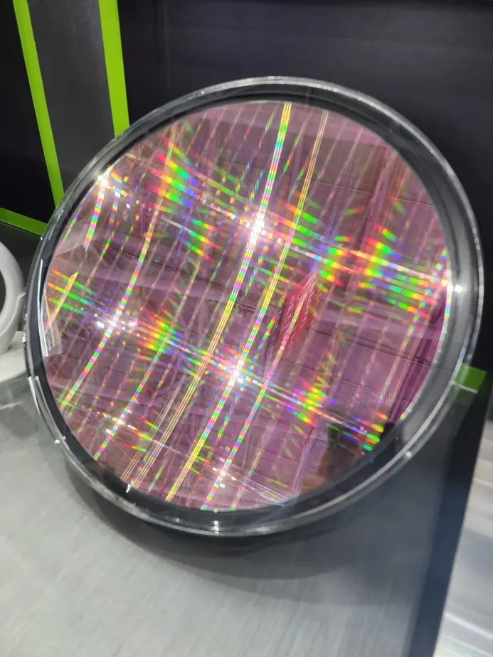 Samsung тизерит HBM5 с новой технологией Heat Block Path, отвечая на «охлаждающий» ход iHBM от SK Hynix
