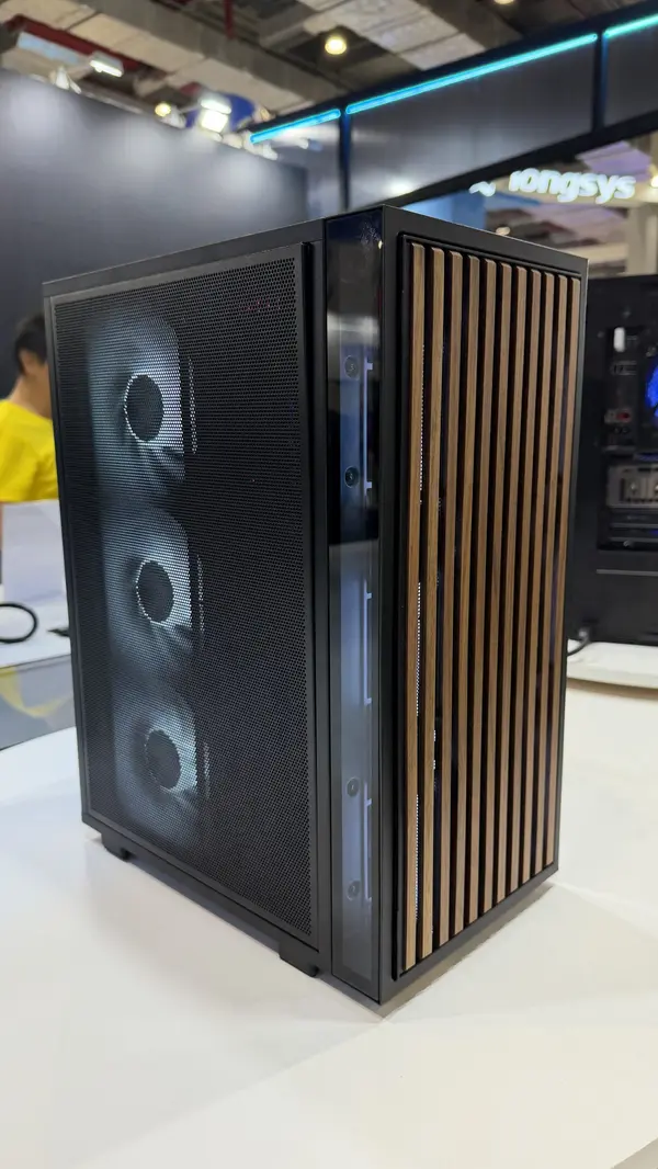 LIAN LI решает проблему продуваемости стеклянных панелей в LANCOOL 4 на Computex 2026: мощная рабочая станция и обновленная линейка O11