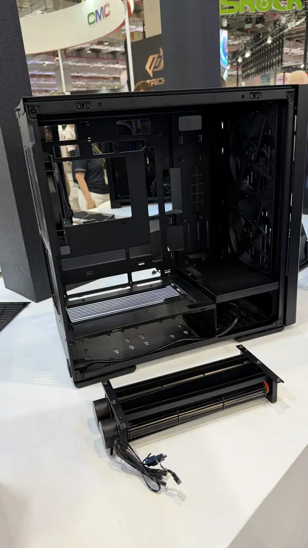 LIAN LI решает проблему продуваемости стеклянных панелей в LANCOOL 4 на Computex 2026: мощная рабочая станция и обновленная линейка O11