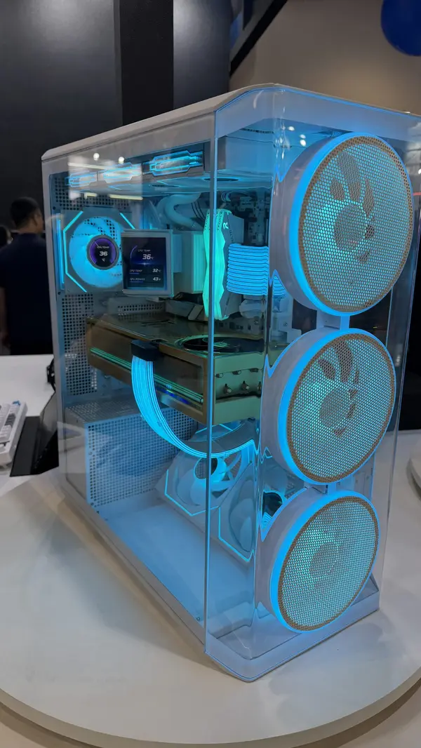 LIAN LI решает проблему продуваемости стеклянных панелей в LANCOOL 4 на Computex 2026: мощная рабочая станция и обновленная линейка O11