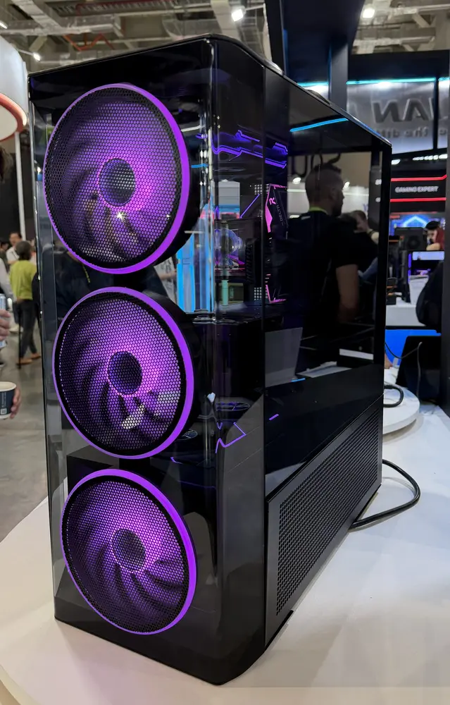 LIAN LI решает проблему продуваемости стеклянных панелей в LANCOOL 4 на Computex 2026: мощная рабочая станция и обновленная линейка O11