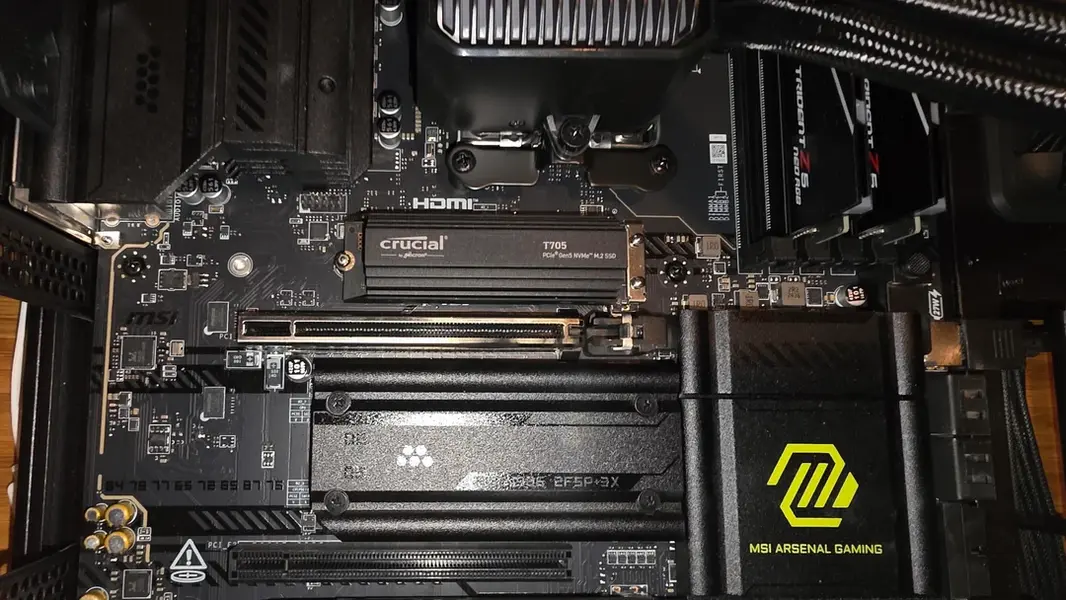 ZOTAC RTX 5090 погиб в облаке дыма через 5 минут, но 16-pin разъем не пострадал