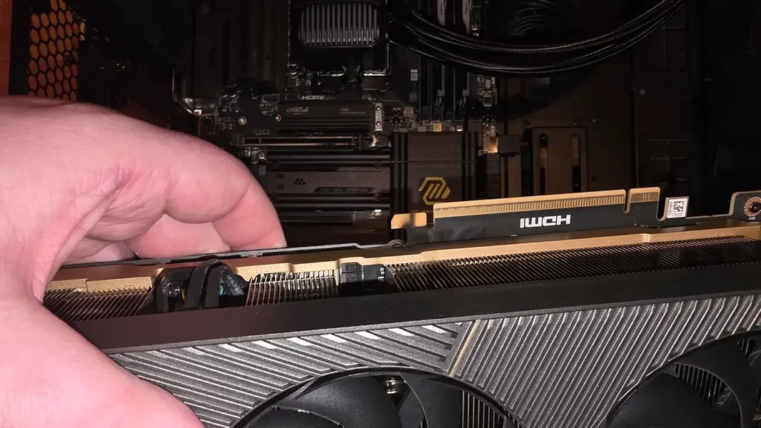 ZOTAC RTX 5090 погиб в облаке дыма через 5 минут, но 16-pin разъем не пострадал