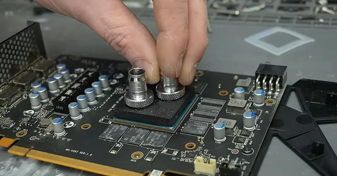 Моддер подает воду прямо на чип RTX 2060, обрушивая температуру с 70&deg;C до ошеломляющих 28&deg;C