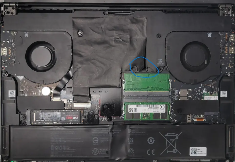 &laquo;Vapor Chamber&raquo; в Razer Blade 18 имеет дефект &laquo;Fill Port&raquo;, превращая дорогой ноутбук в кирпич; владелец заметил &laquo;конденсат&raquo; в левом углу