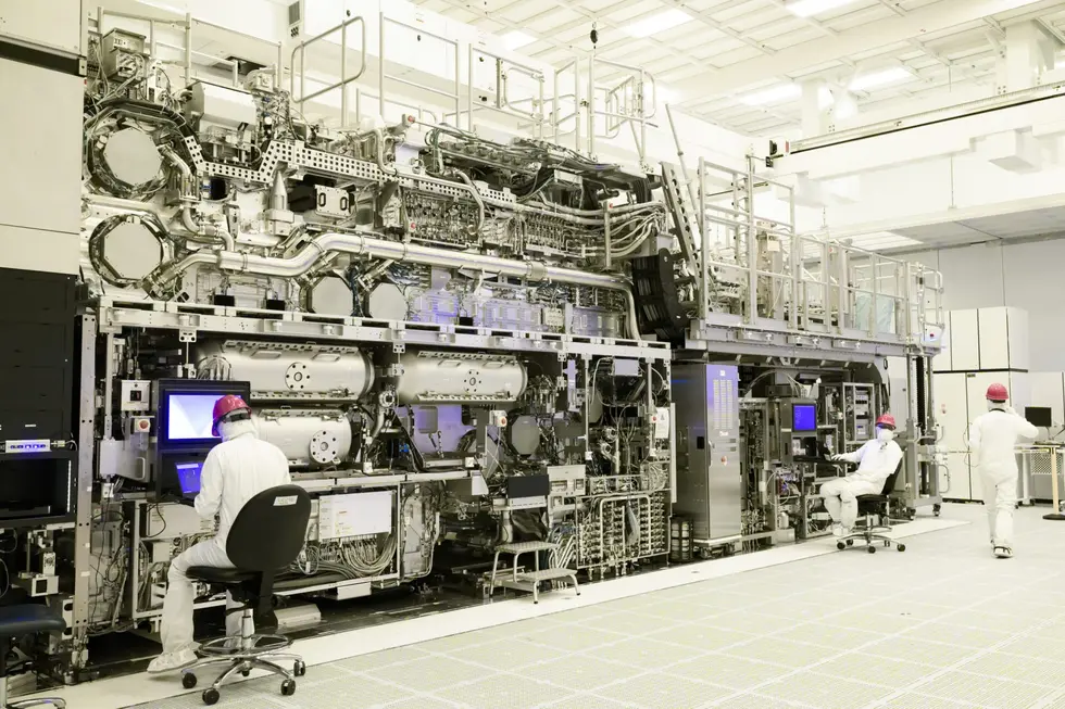 Samsung присоединилась к TSMC в затягивании внедрения High NA EUV-литографии от ASML, откладывая дорогостоящие машины до эры 1-нм чипов