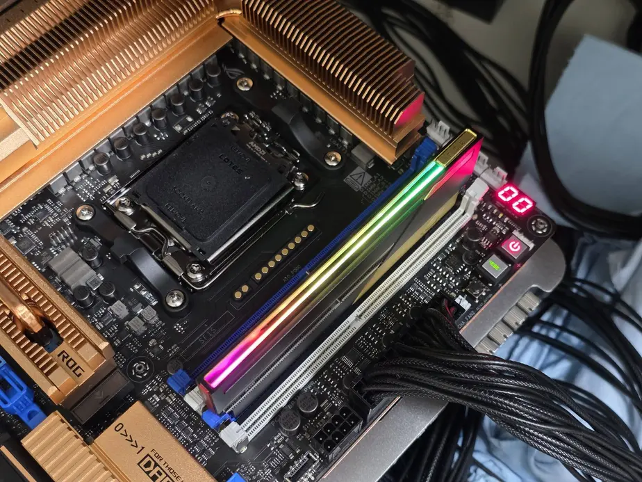 Intel хочет продолжать предлагать процессоры Raptor Lake, пока цены на память не вернутся в норму