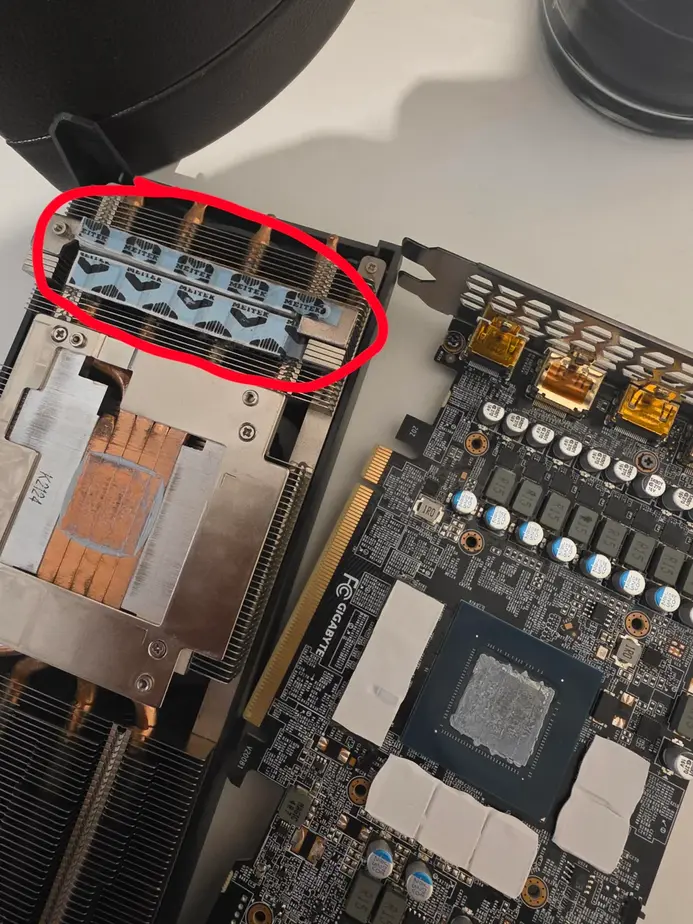 GPU страдает от термической деградации из-за того, что GIGABYTE забыла снять защитную плёнку; компания отмахивается от опасений пользователя по поводу гарантийного статуса