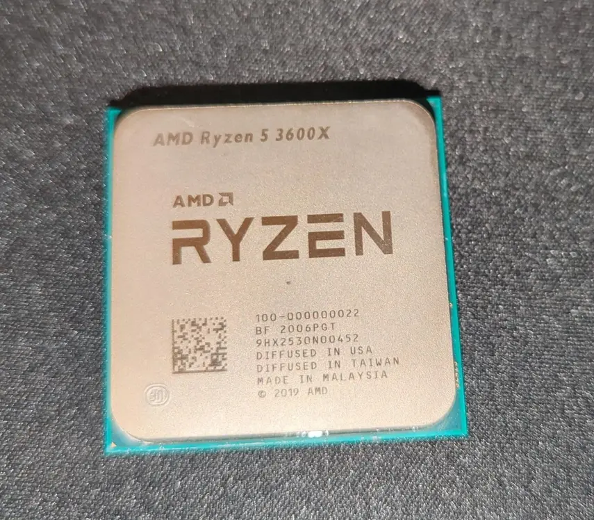 Продавец на eBay отправил безупречный Ryzen 5 3600X, покупатель попытался заявить о ложной недоставке; возвращённый процессор выглядит так, будто побывал в торнадо &mdash; с погнутыми ножками и деформированной крышкой IHS.