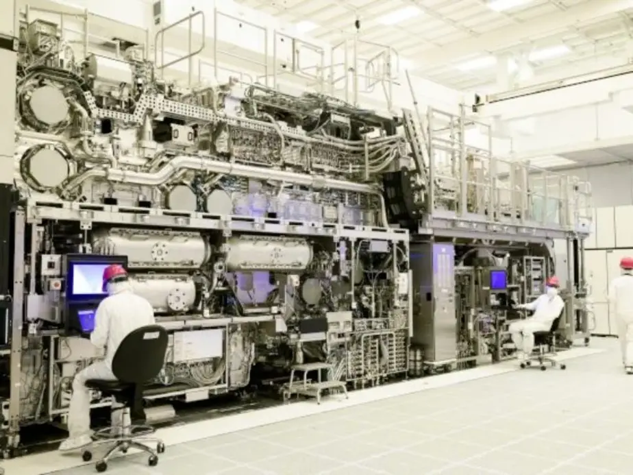 Китай отстает от передовых EUV-технологий ASML на 10 лет: прогресс застрял на уровне 2004 года, сообщает инвестбанк UBS