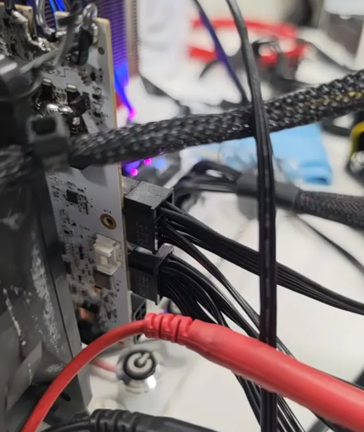 Хрупкие 16-контактные разъемы продолжают плавить RTX 5090 и другие GPU, но Teclab доказывает, что старые 8-контактные коннекторы отлично справляются с нагрузкой
