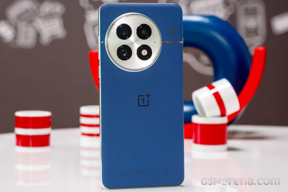 OnePlus 13 получил функции редактирования 50-мегапиксельных фото и поддержку обходной зарядки с последним обновлением OxygenOS