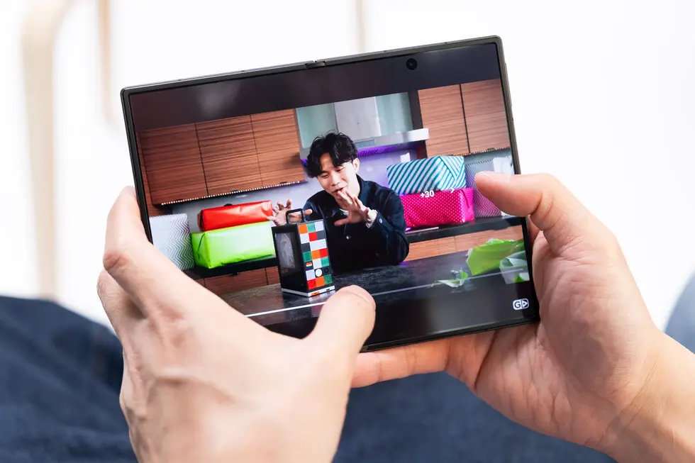 Новые складные смартфоны Samsung: батареи стали лучше и хуже одновременно