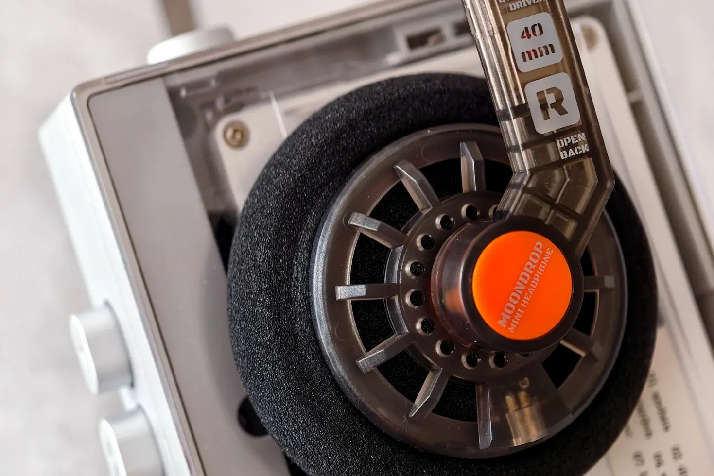 Эти прозрачные наушники за $25 – божественный отголосок ностальгии по 90-м