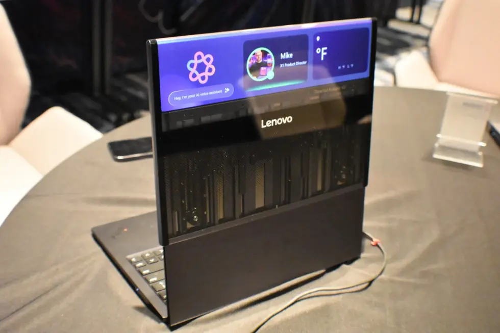 Lenovo представляет новый ThinkBook, вращающийся как виниловая пластинка.