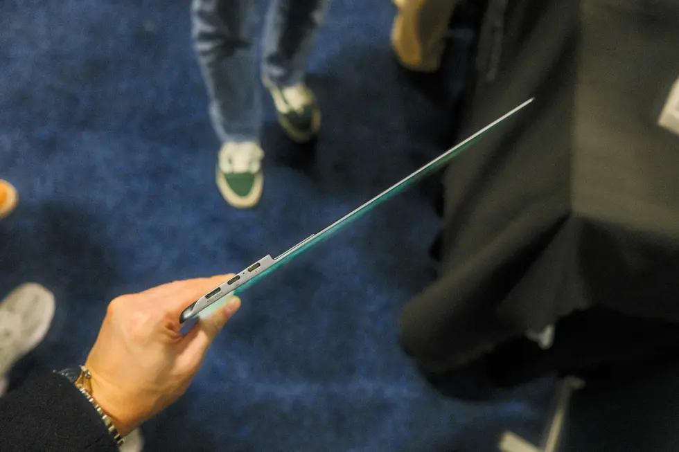 Это самый тонкий планшет в мире?