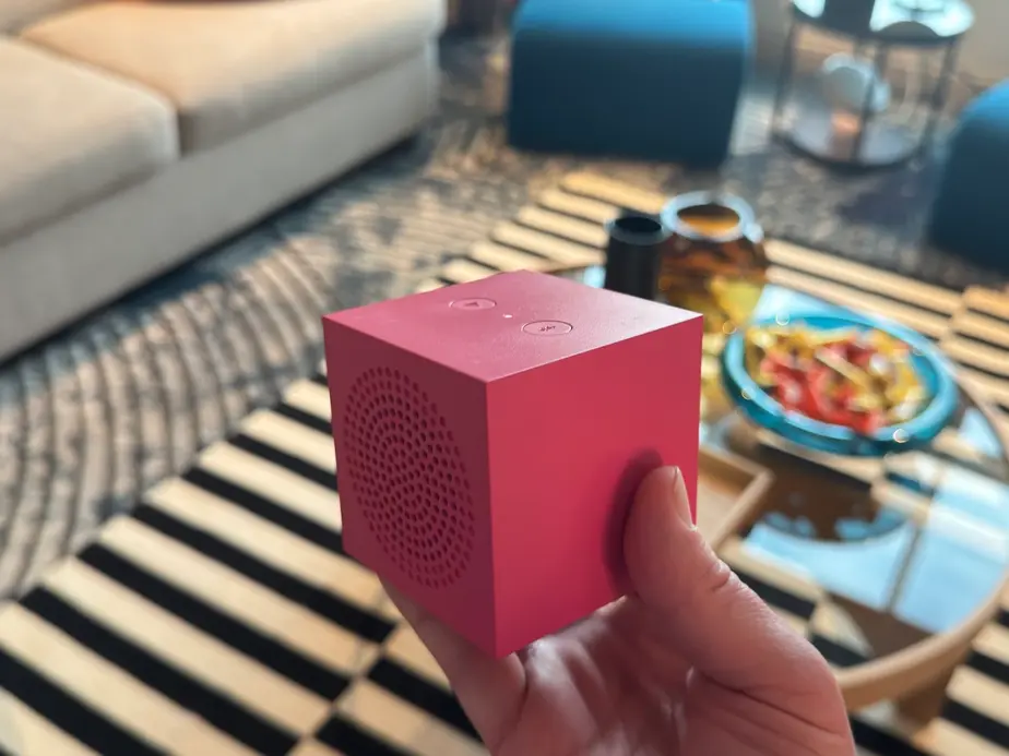 Вскоре Ikea начнёт продавать очаровательный, крошечный и на удивление приятно звучащий Bluetooth-динамик за 10 долларов (для любителей гаджетов).