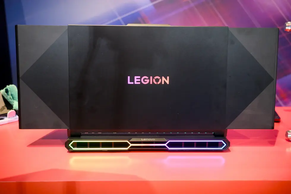 Lenovo полагает, что вам нужен ультраширокий игровой ноутбук со сворачивающимся экраном.