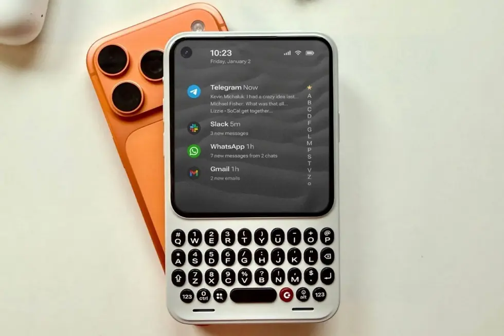 В этом году QWERTY-телефоны отчаянно пытаются вернуться на рынок гаджетов.